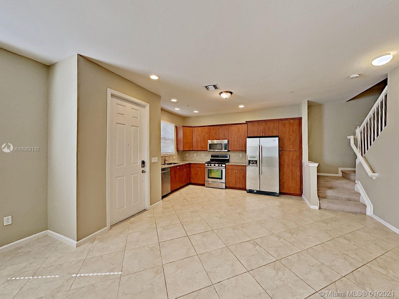 SAWGRASS LAKES - Residential Lease