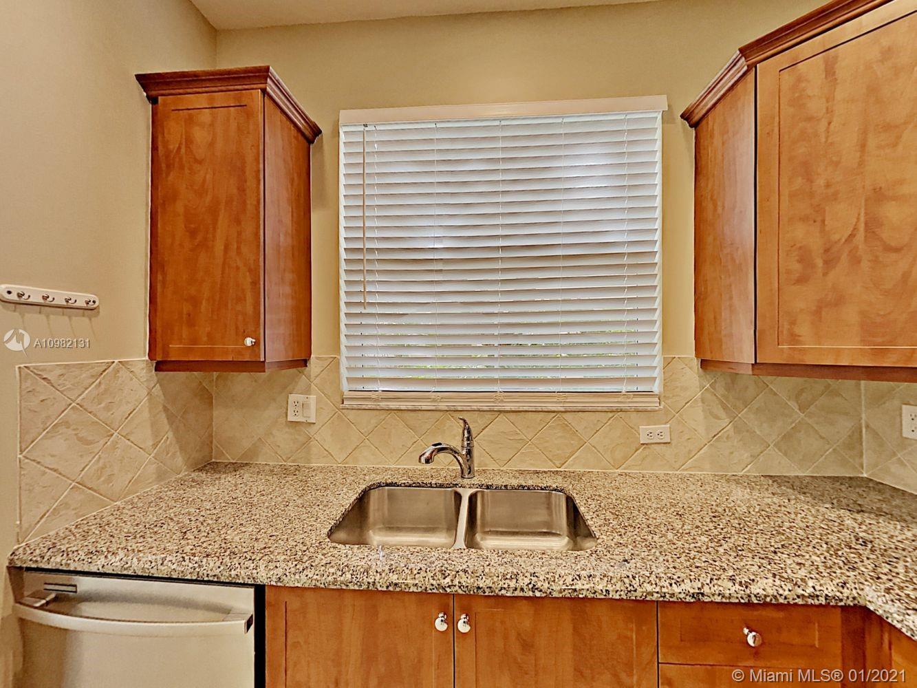 SAWGRASS LAKES - Residential Lease