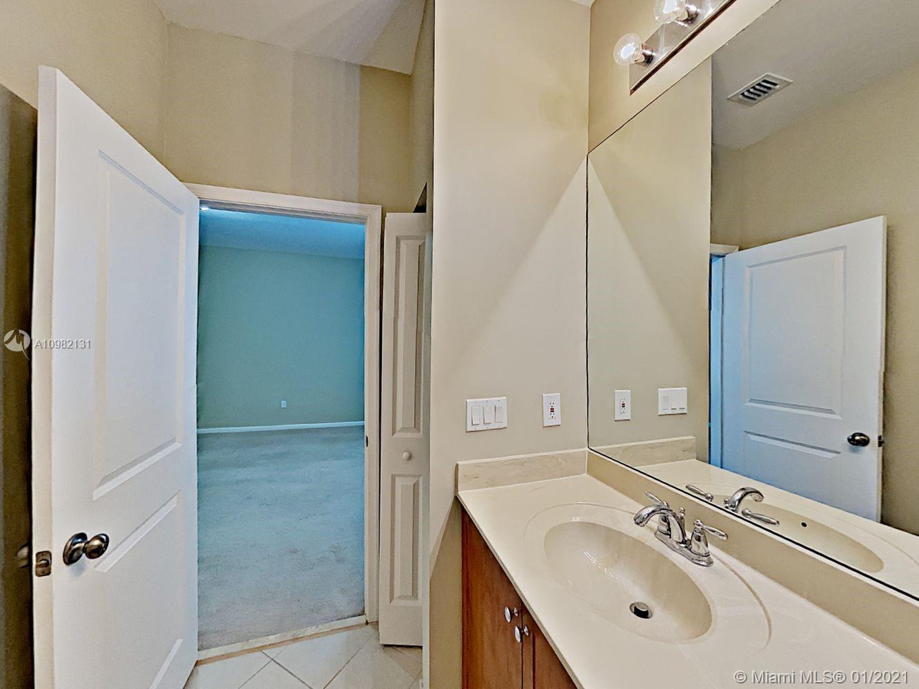 SAWGRASS LAKES - Residential Lease