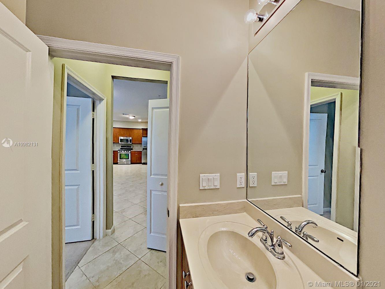 SAWGRASS LAKES - Residential Lease