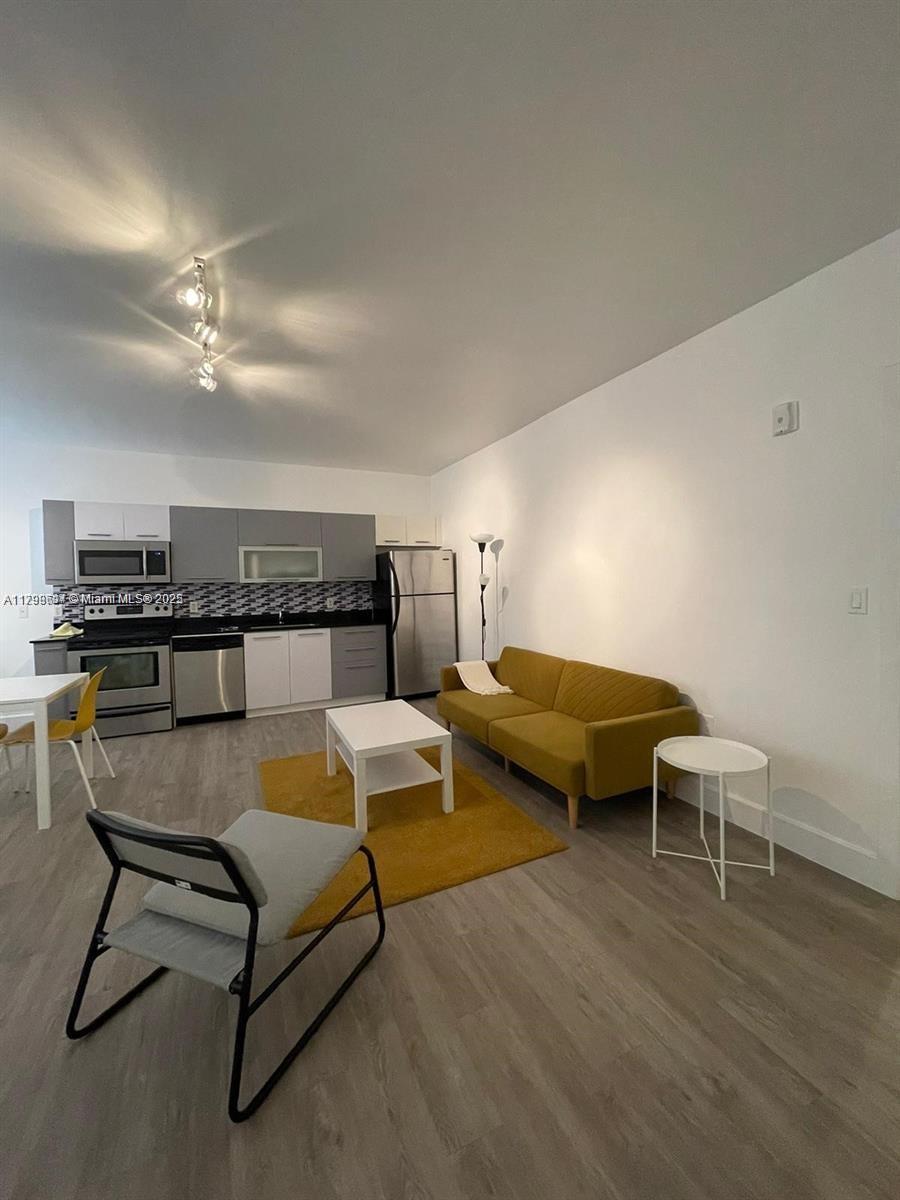 THE ABBOTT CONDO - Residential
