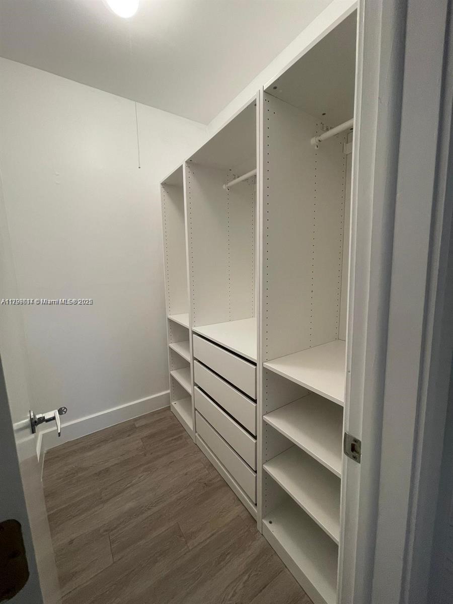 THE ABBOTT CONDO - Residential