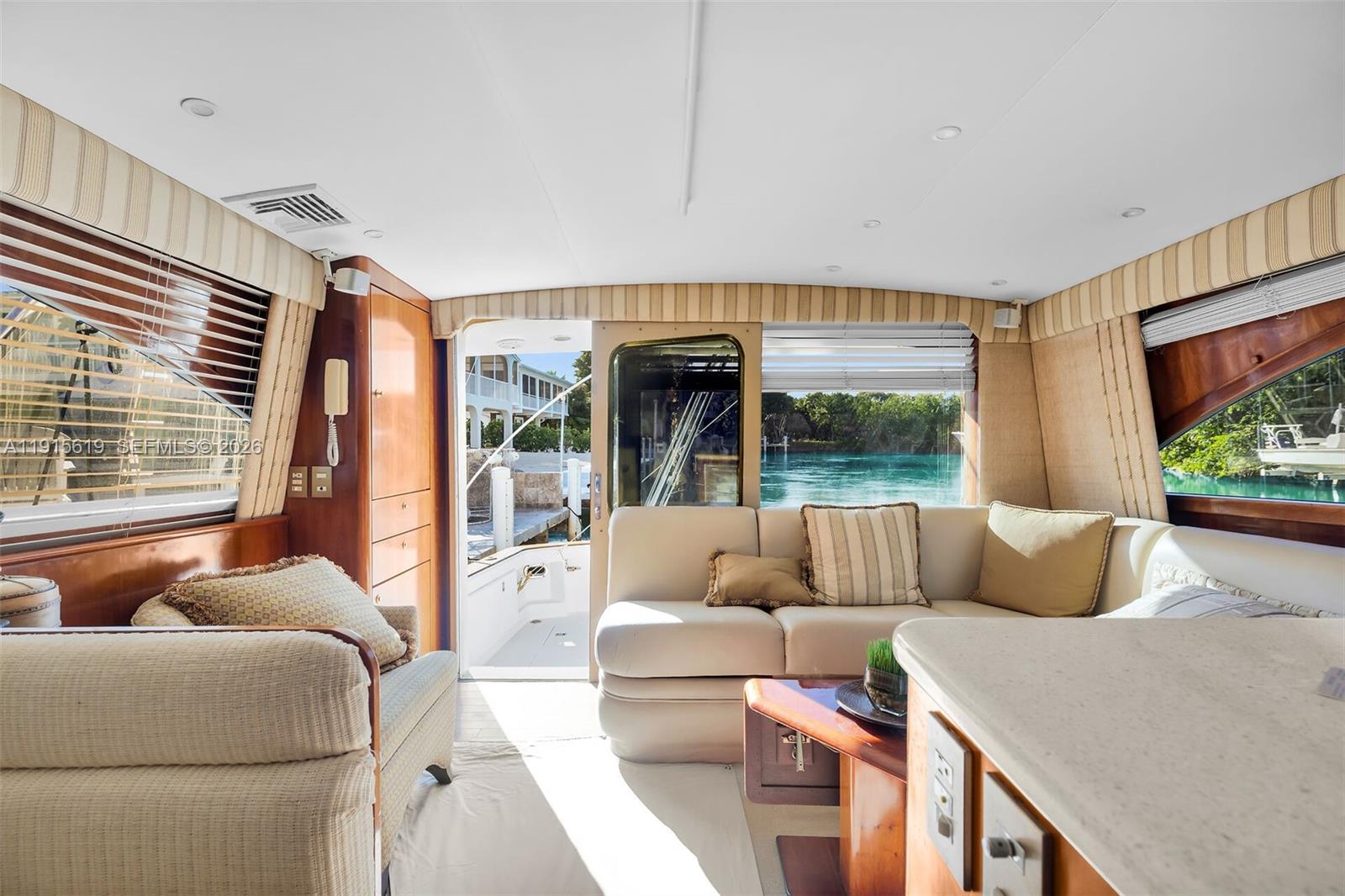 PLANTATION ISLAND - Residential