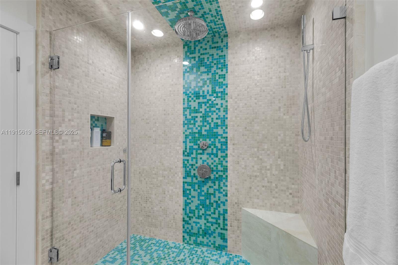 PLANTATION ISLAND - Residential