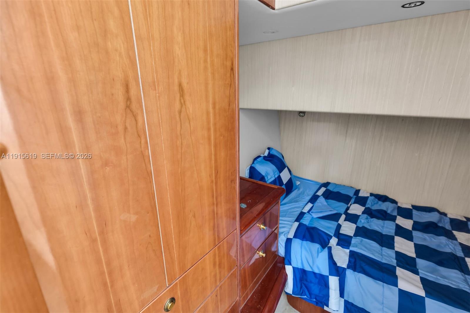 PLANTATION ISLAND - Residential