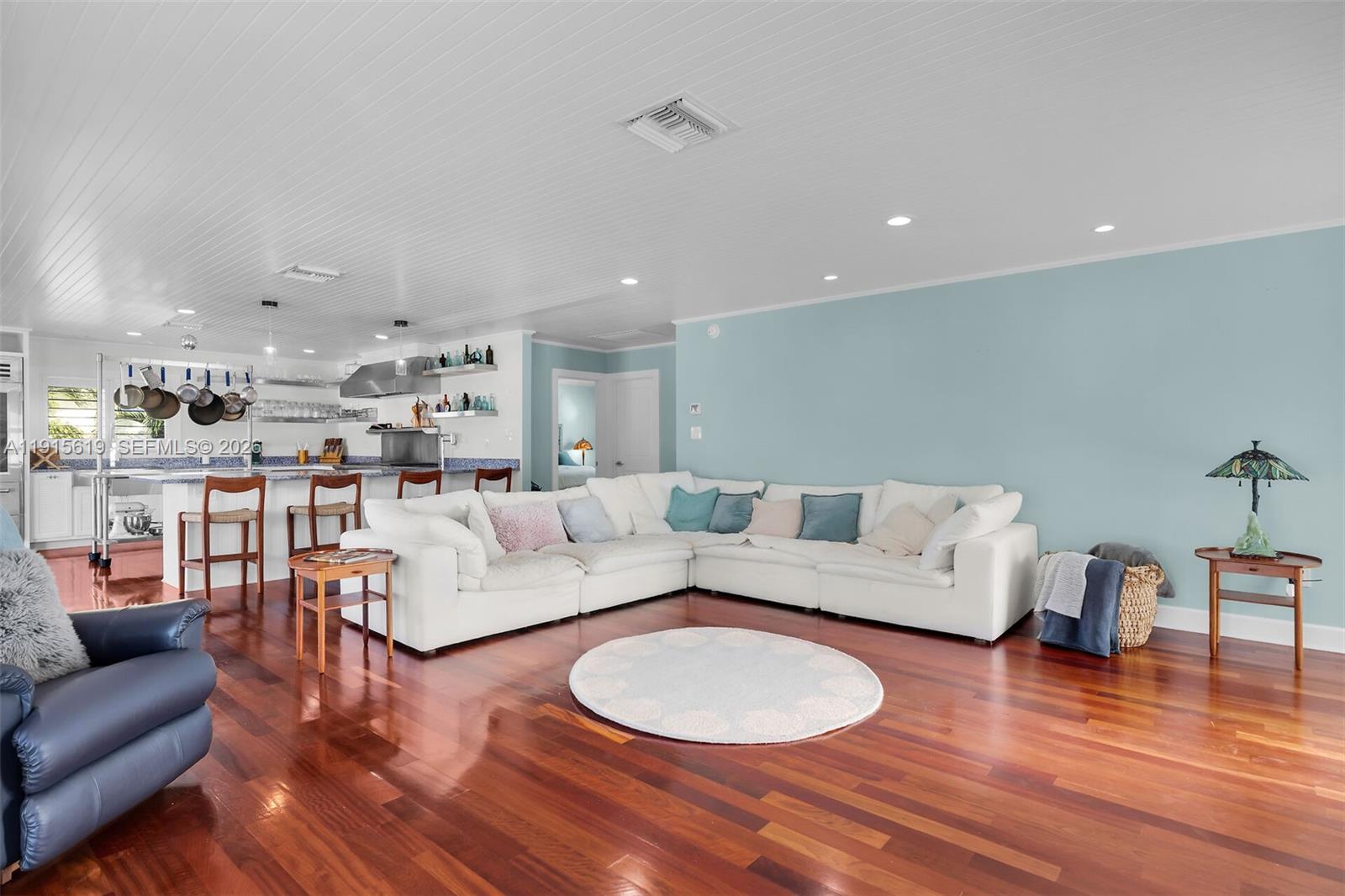 PLANTATION ISLAND - Residential