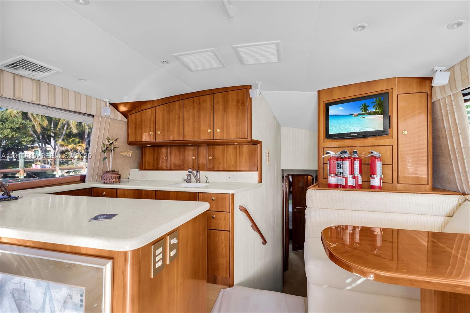 PLANTATION ISLAND - Residential