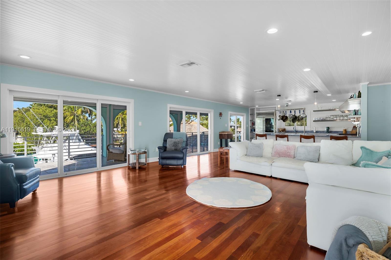 PLANTATION ISLAND - Residential