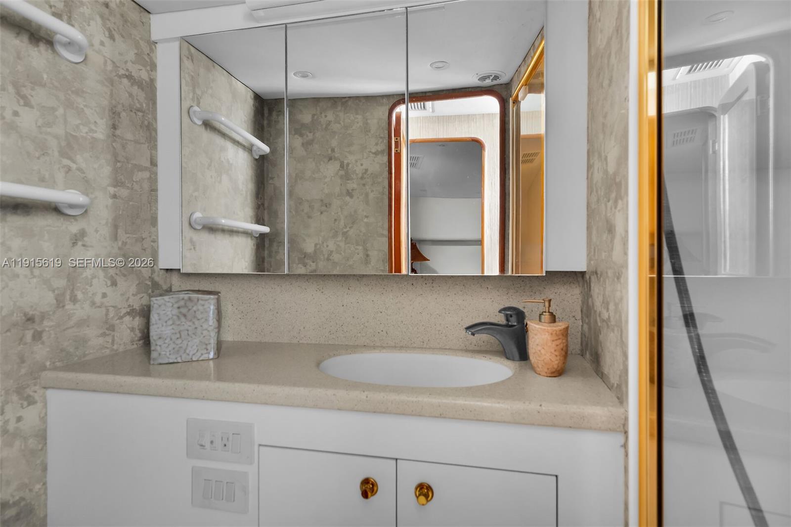 PLANTATION ISLAND - Residential