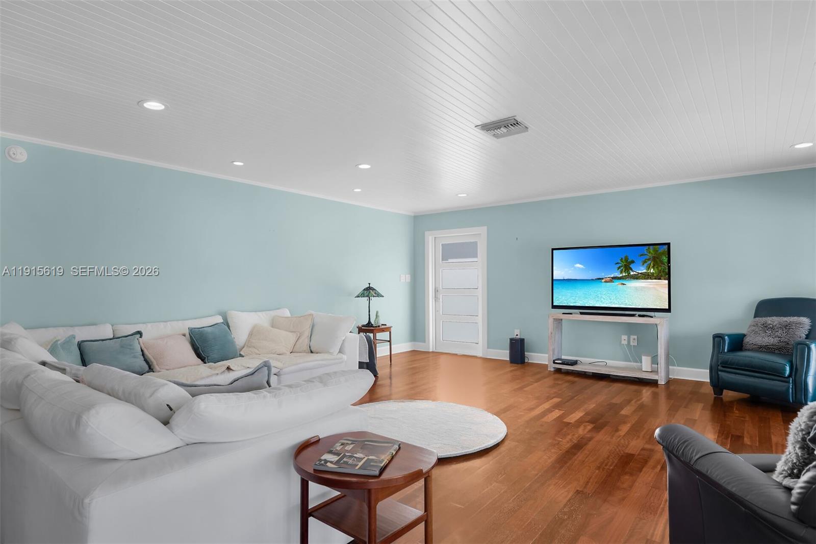 PLANTATION ISLAND - Residential