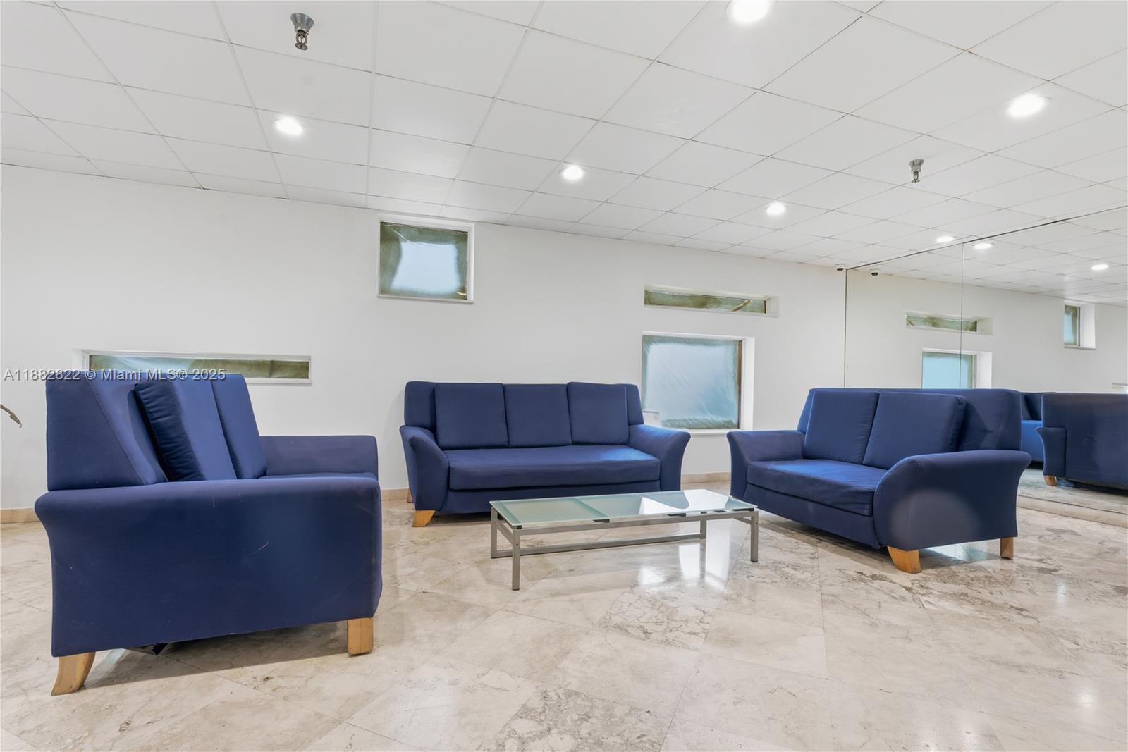 ROND POINT CONDO - Residential