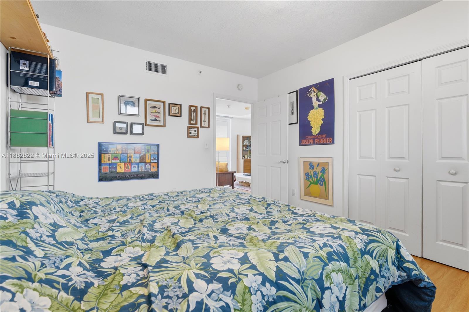 ROND POINT CONDO - Residential