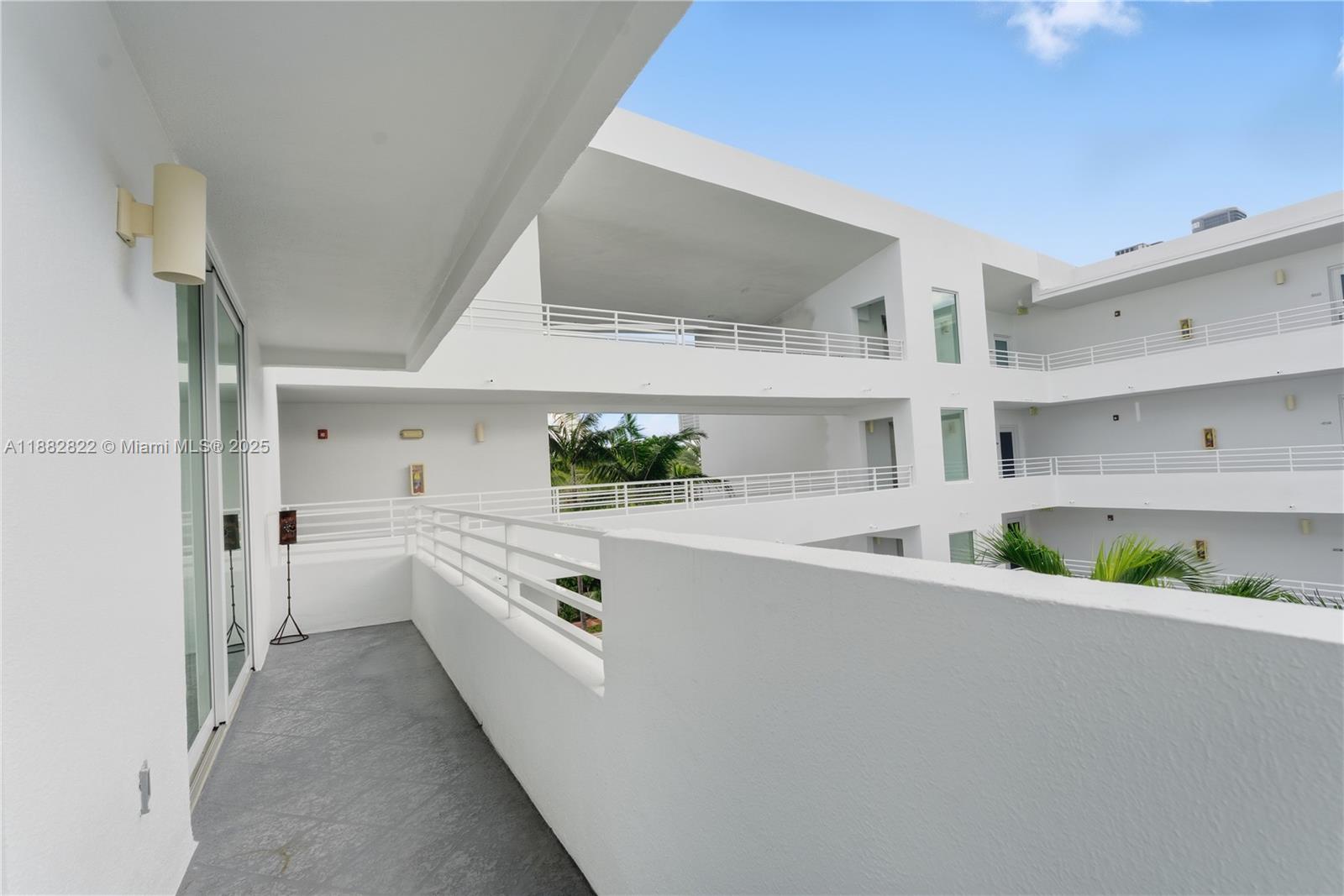 ROND POINT CONDO - Residential