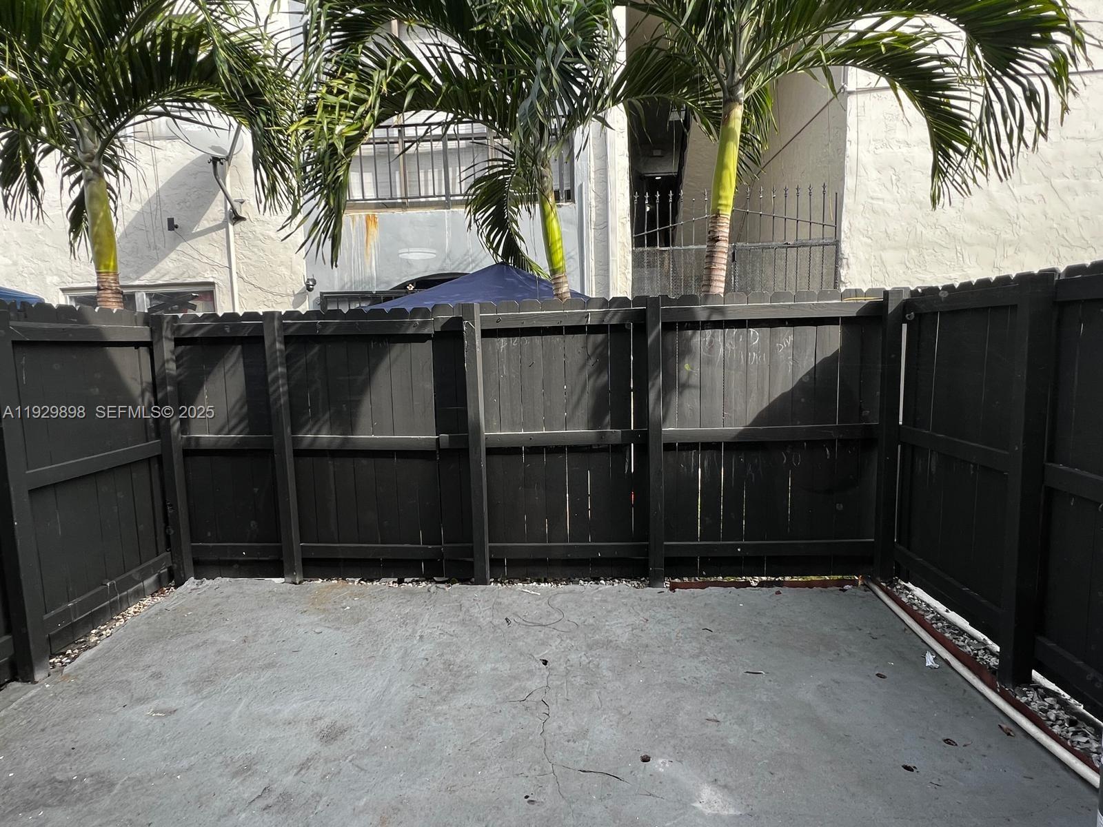 PALM SPRINGS VILLAS - Residential Lease