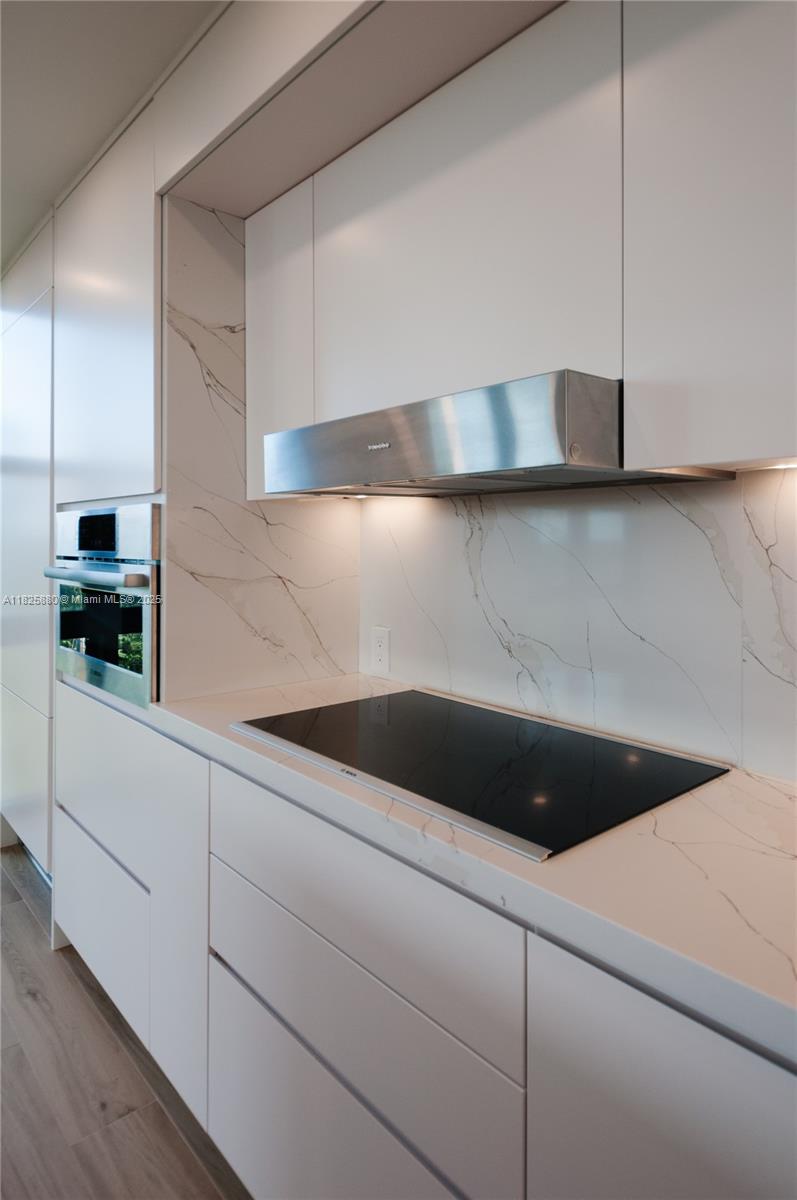 TOWERS OF KEY BISCAYNE CO - Residential Lease