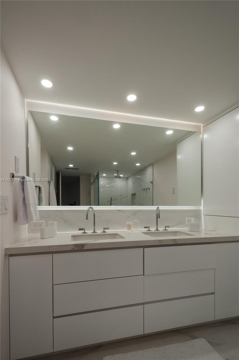 TOWERS OF KEY BISCAYNE CO - Residential Lease