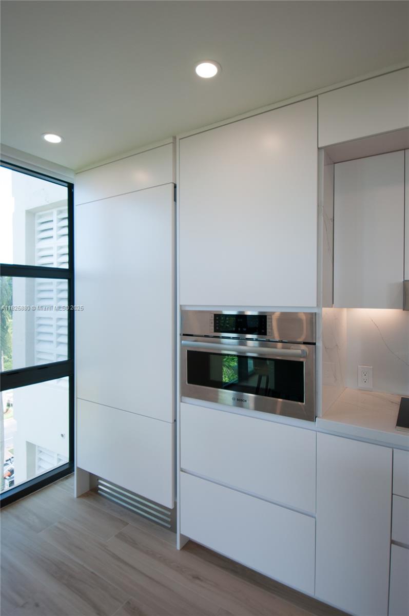 TOWERS OF KEY BISCAYNE CO - Residential Lease