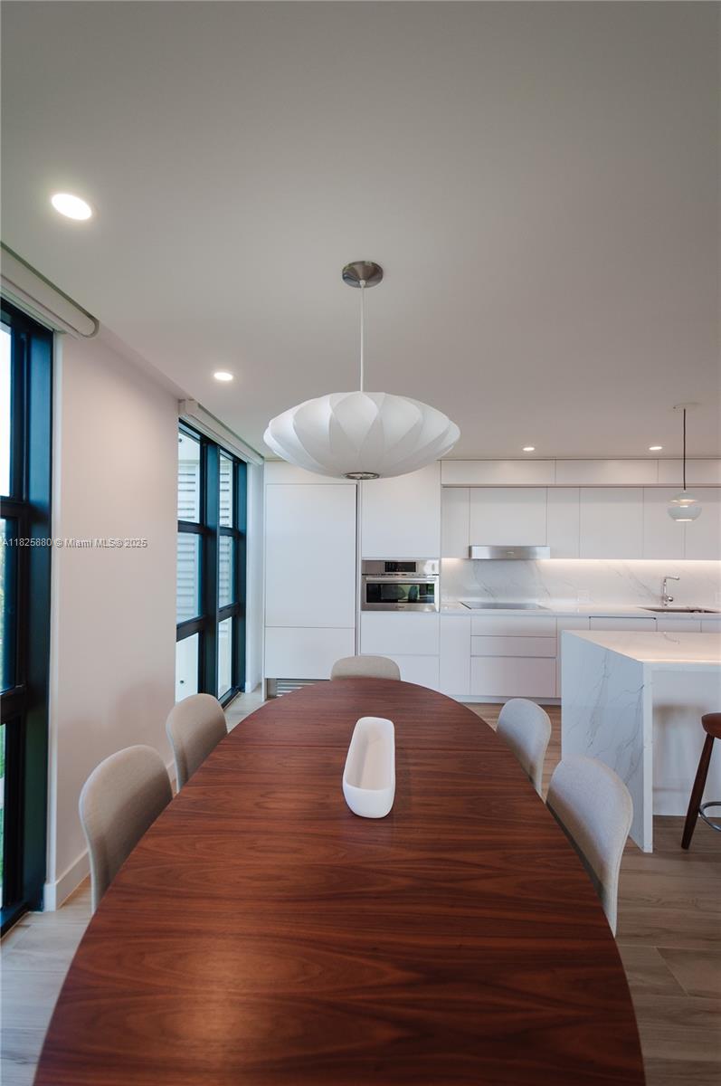 TOWERS OF KEY BISCAYNE CO - Residential Lease