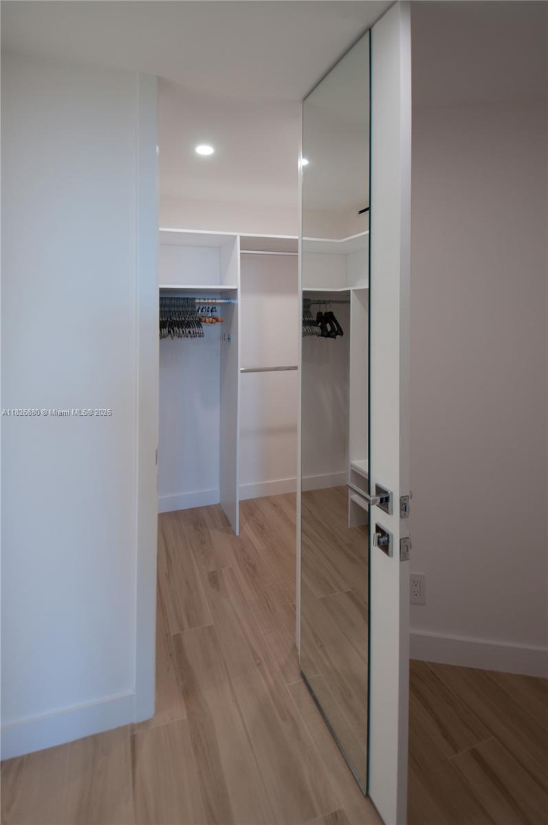 TOWERS OF KEY BISCAYNE CO - Residential Lease