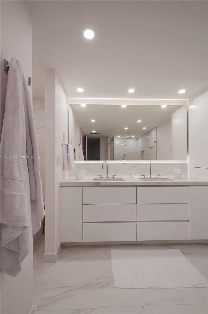 TOWERS OF KEY BISCAYNE CO - Residential Lease