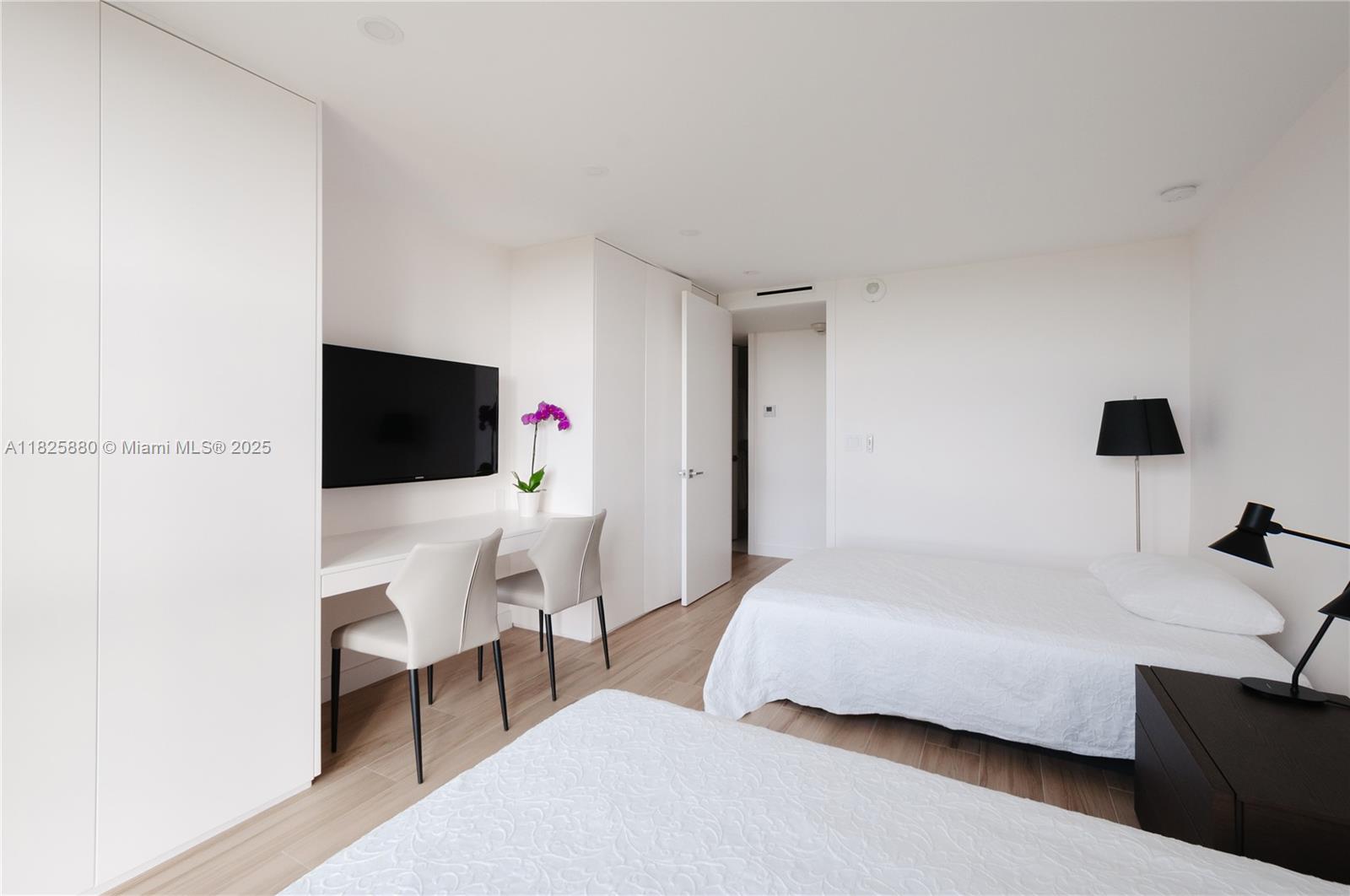 TOWERS OF KEY BISCAYNE CO - Residential Lease