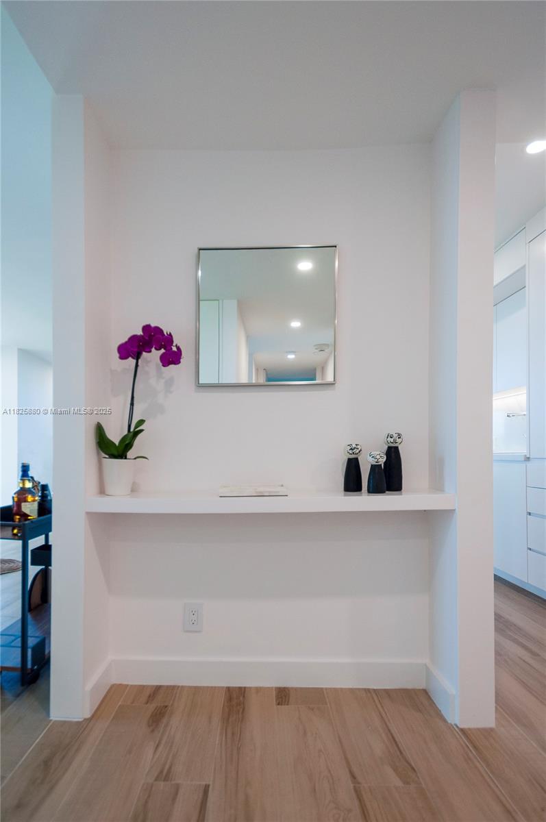 TOWERS OF KEY BISCAYNE CO - Residential Lease