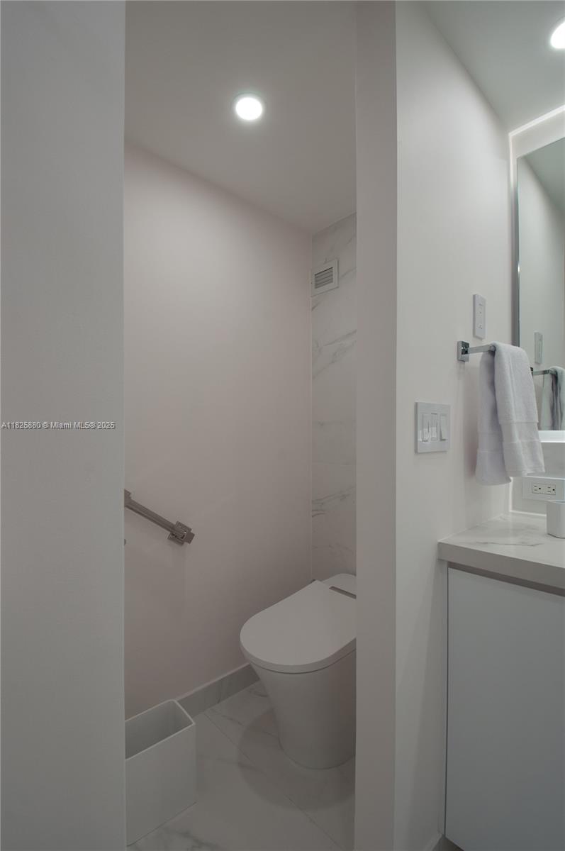 TOWERS OF KEY BISCAYNE CO - Residential Lease