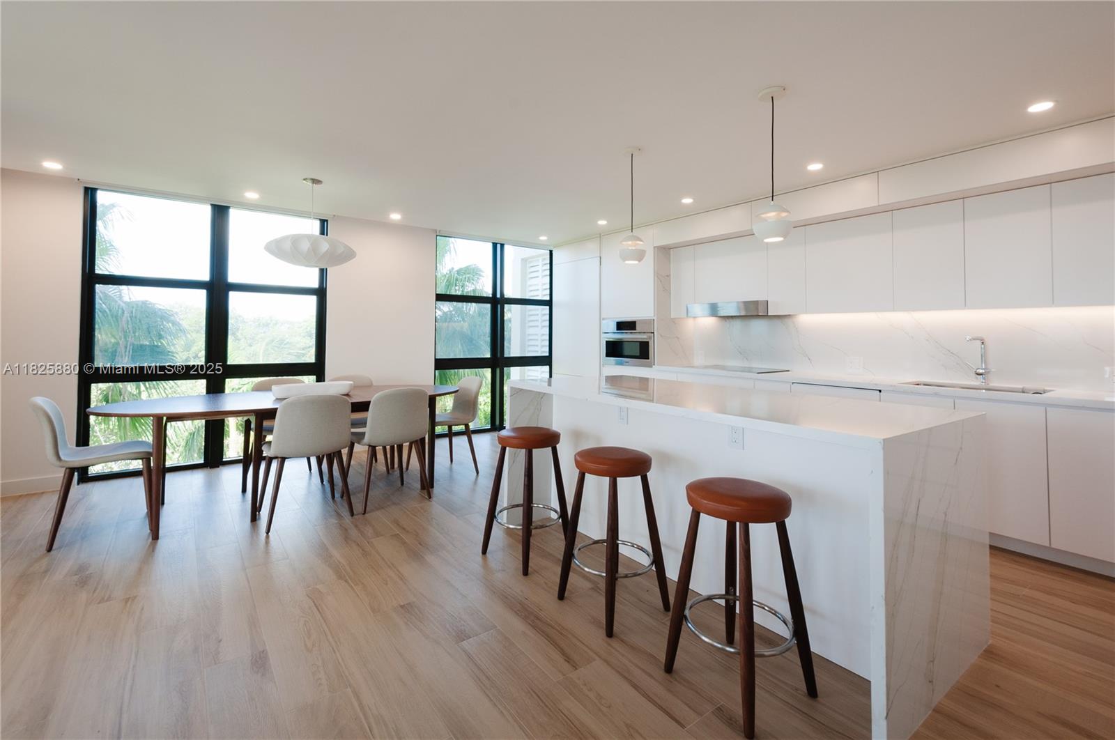 TOWERS OF KEY BISCAYNE CO - Residential Lease