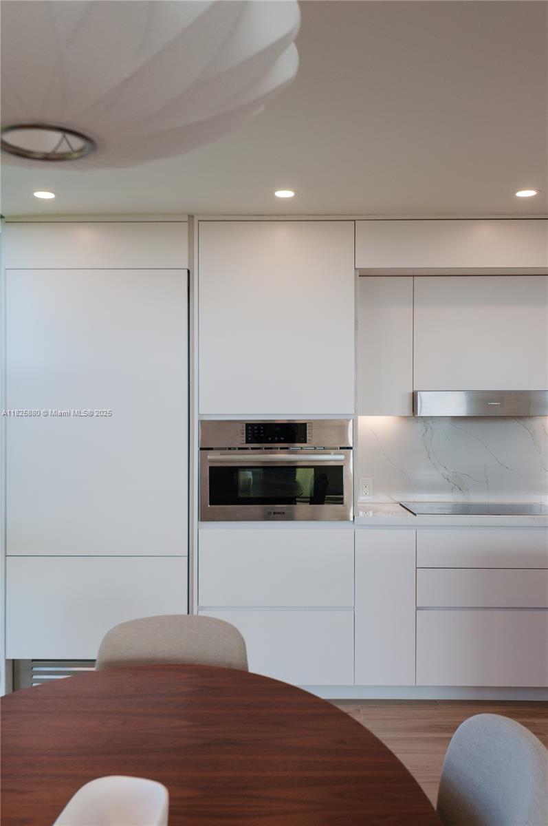 TOWERS OF KEY BISCAYNE CO - Residential Lease