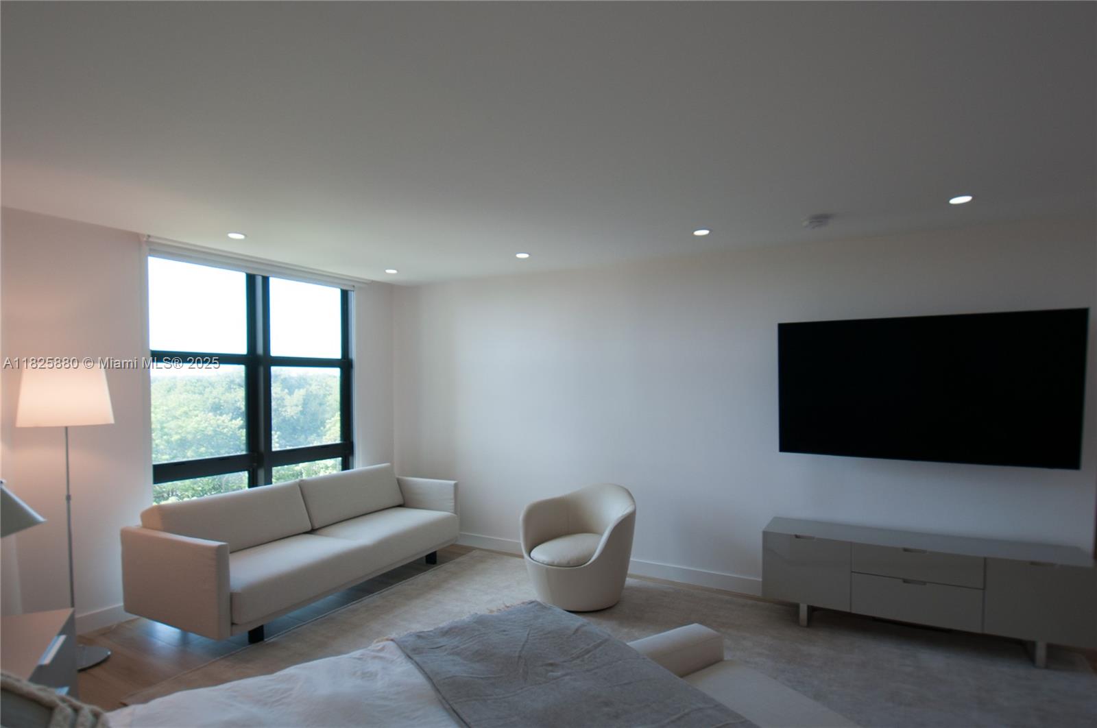 TOWERS OF KEY BISCAYNE CO - Residential Lease