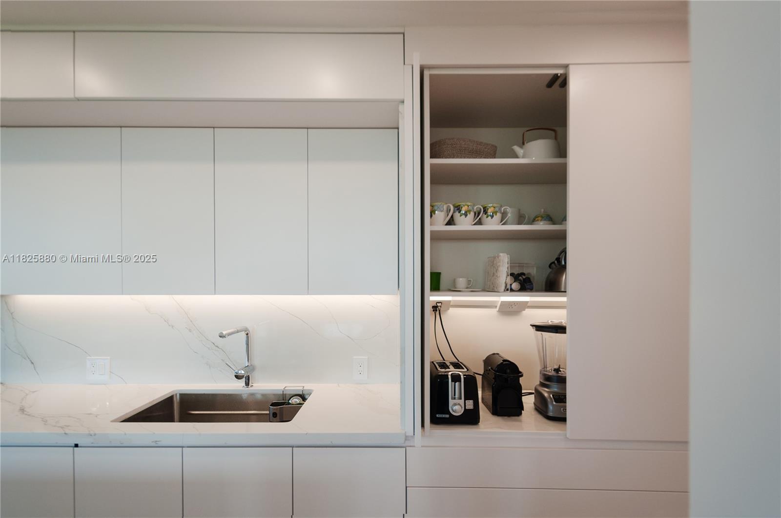 TOWERS OF KEY BISCAYNE CO - Residential Lease