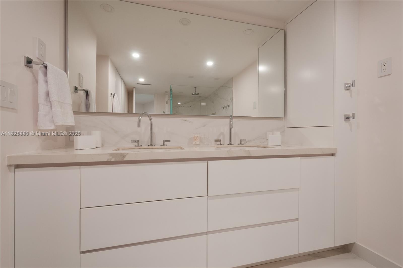 TOWERS OF KEY BISCAYNE CO - Residential Lease