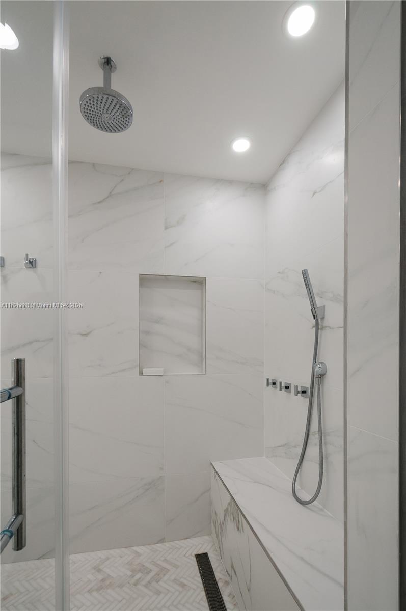 TOWERS OF KEY BISCAYNE CO - Residential Lease