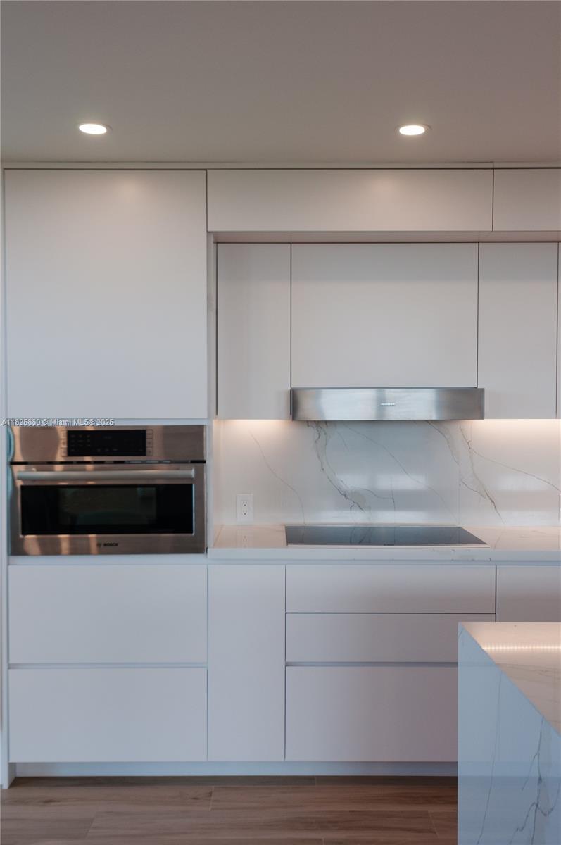 TOWERS OF KEY BISCAYNE CO - Residential Lease