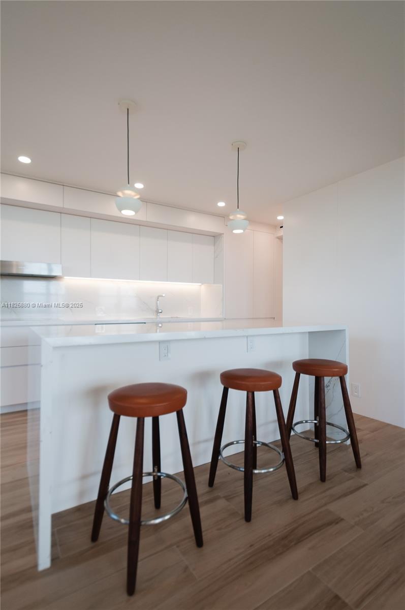 TOWERS OF KEY BISCAYNE CO - Residential Lease