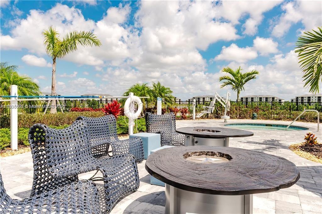 The National Golf & Coun t - Residential