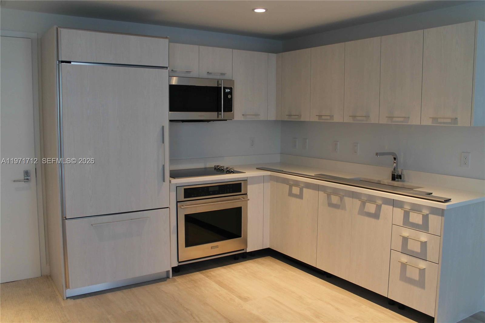 45 SW 9th St 2807