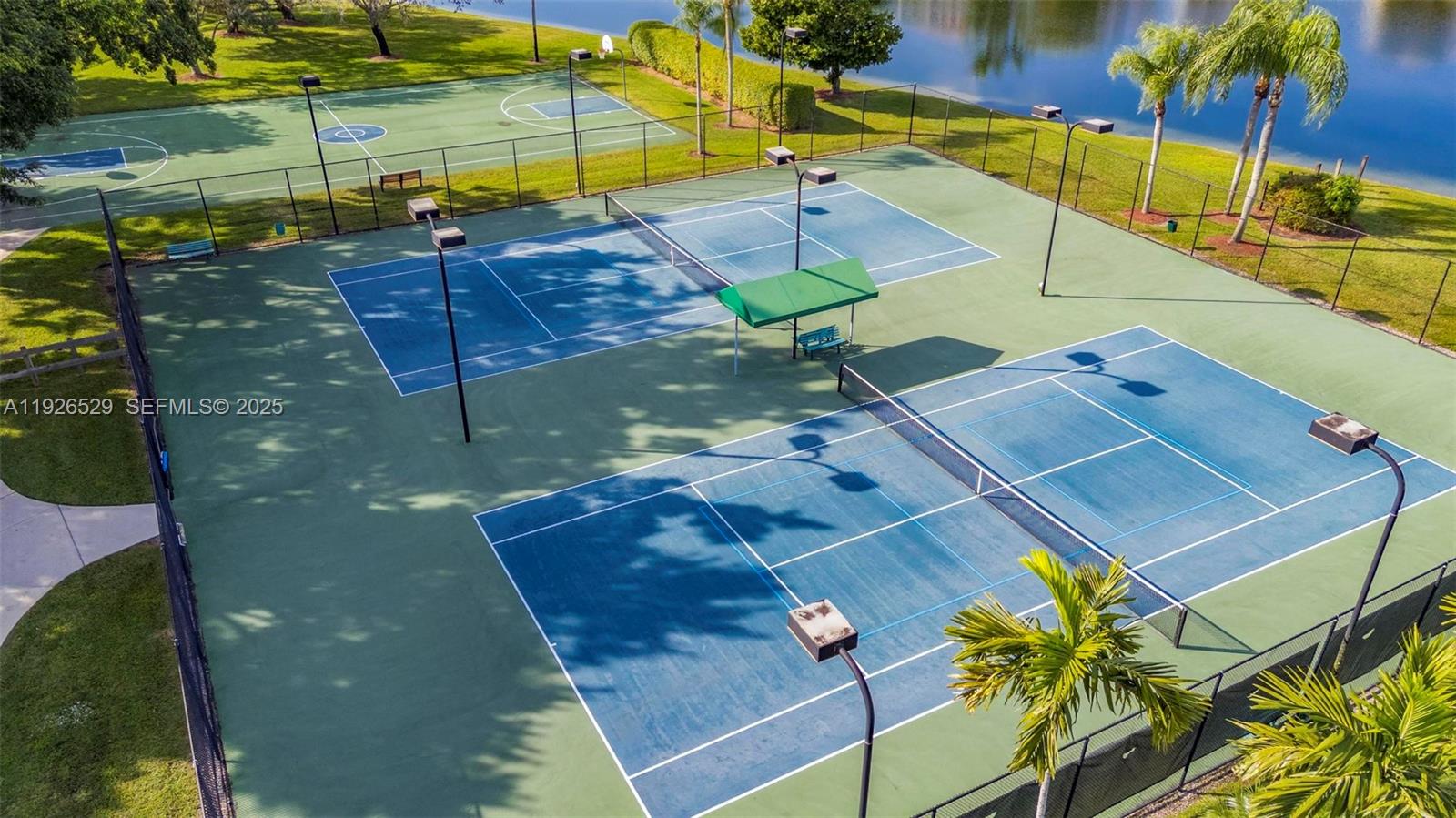 BOCA WINDS PAR E - Residential