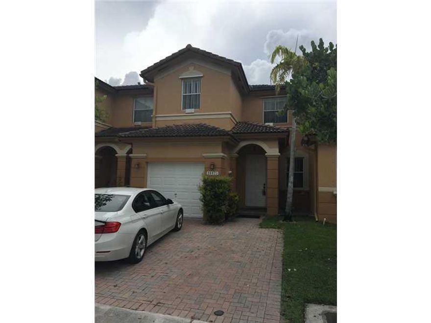 NO RUGS! BEAUTIFUL TOWNHOUSE WITH SPACIOUS LAYOUT LARGEST 3 BED/2.5 BATHS MODEL IN EXCELLENT CONDITION WITH UPGRADED WOOD LAMINATED FLOORING UPSTAIRS. NICE KITCHEN OVERLOOKING FAMILY ROOM. BRICK PAVERS IN THE PATIO. CROWN MOLDING THRU OUT THE HOUSE. NEWLY  PAINTED. ONE CAR GARAGE WITH TILE FLOORS. WALKING DISTANCE TO COMMUNITY POOL.