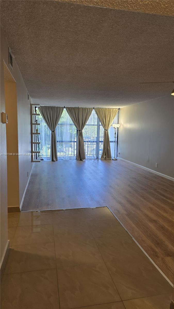 1000 Parkview Dr 218