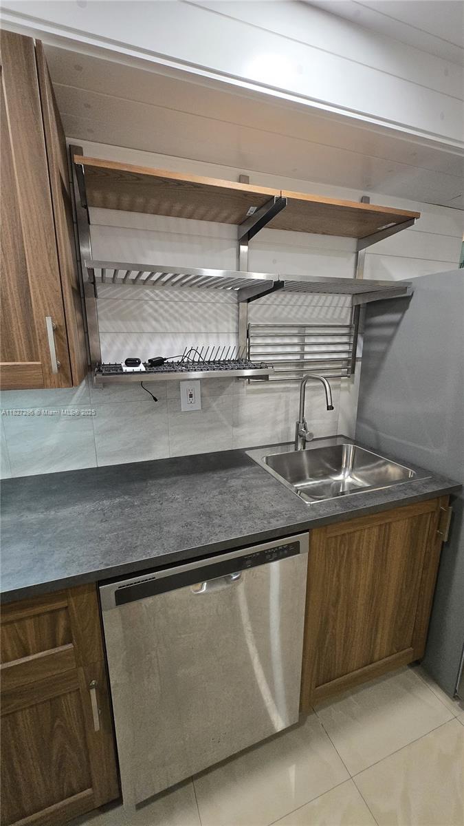 1000 Parkview Dr 218