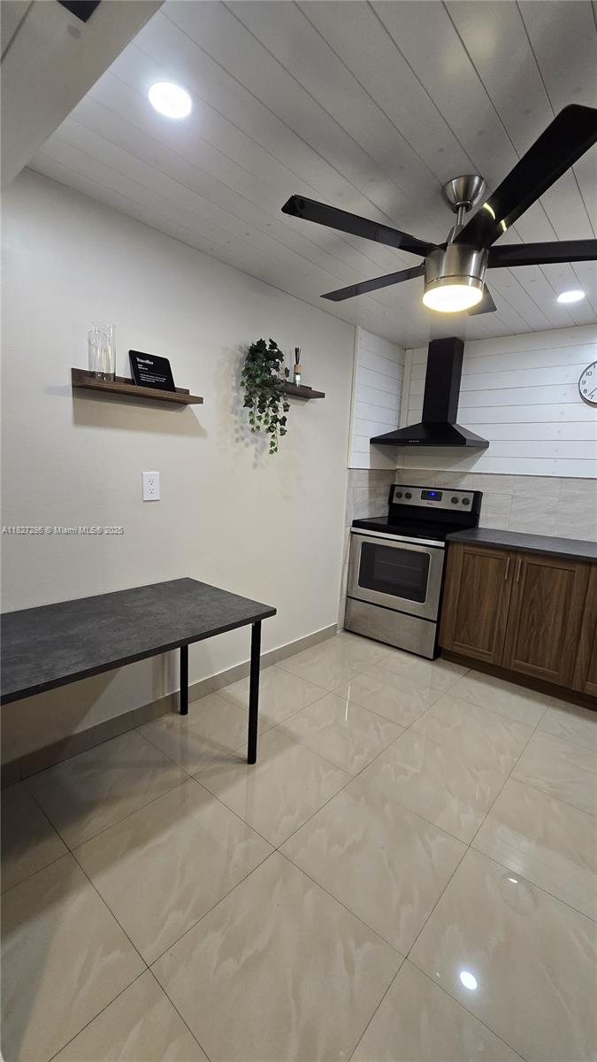 1000 Parkview Dr 218