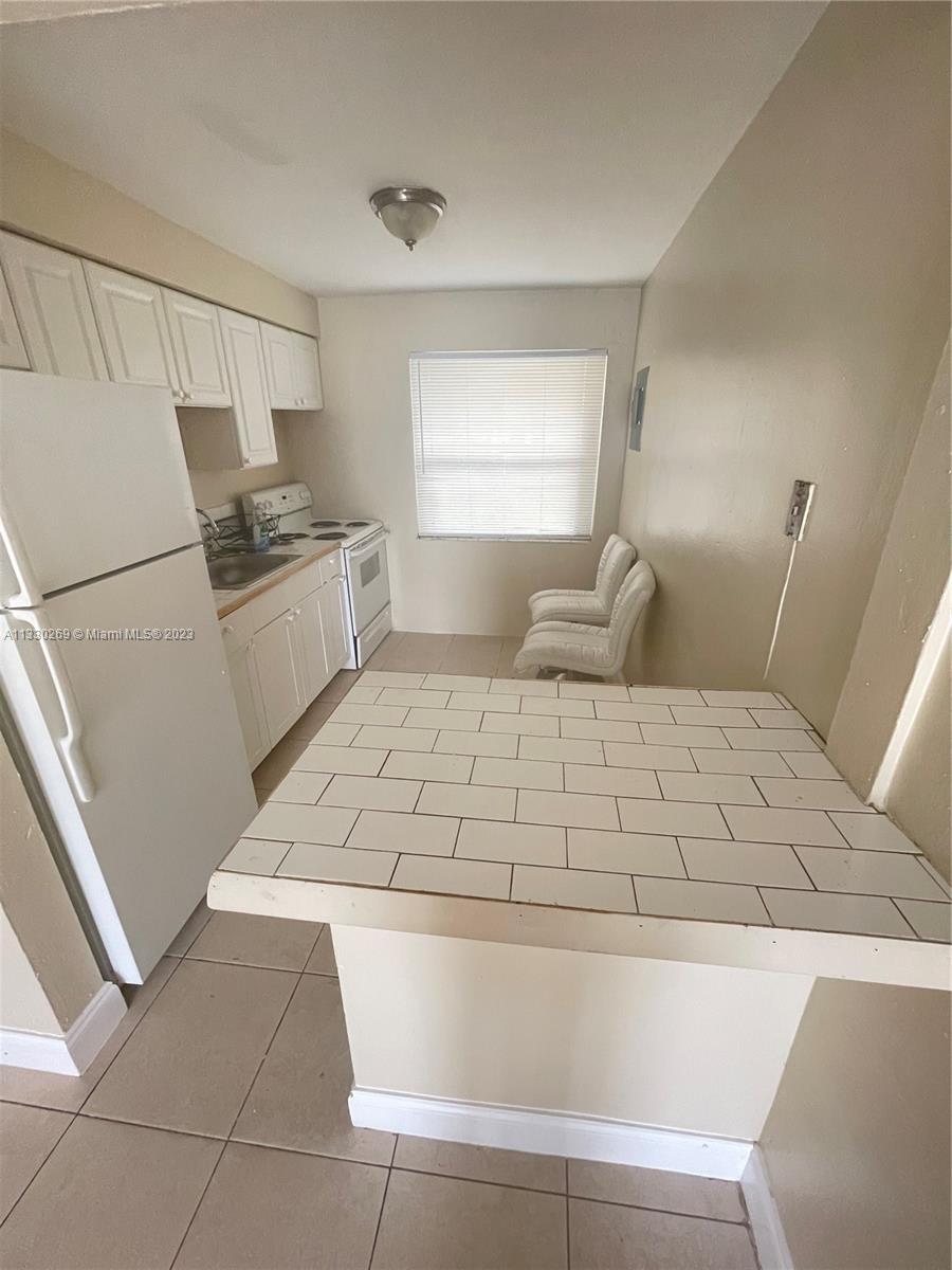 This is an amazing unit that is newly renovated with fresh paint in a family-friendly area. This complex is close to all main highways and shopping. Call or text listing agent for more information.