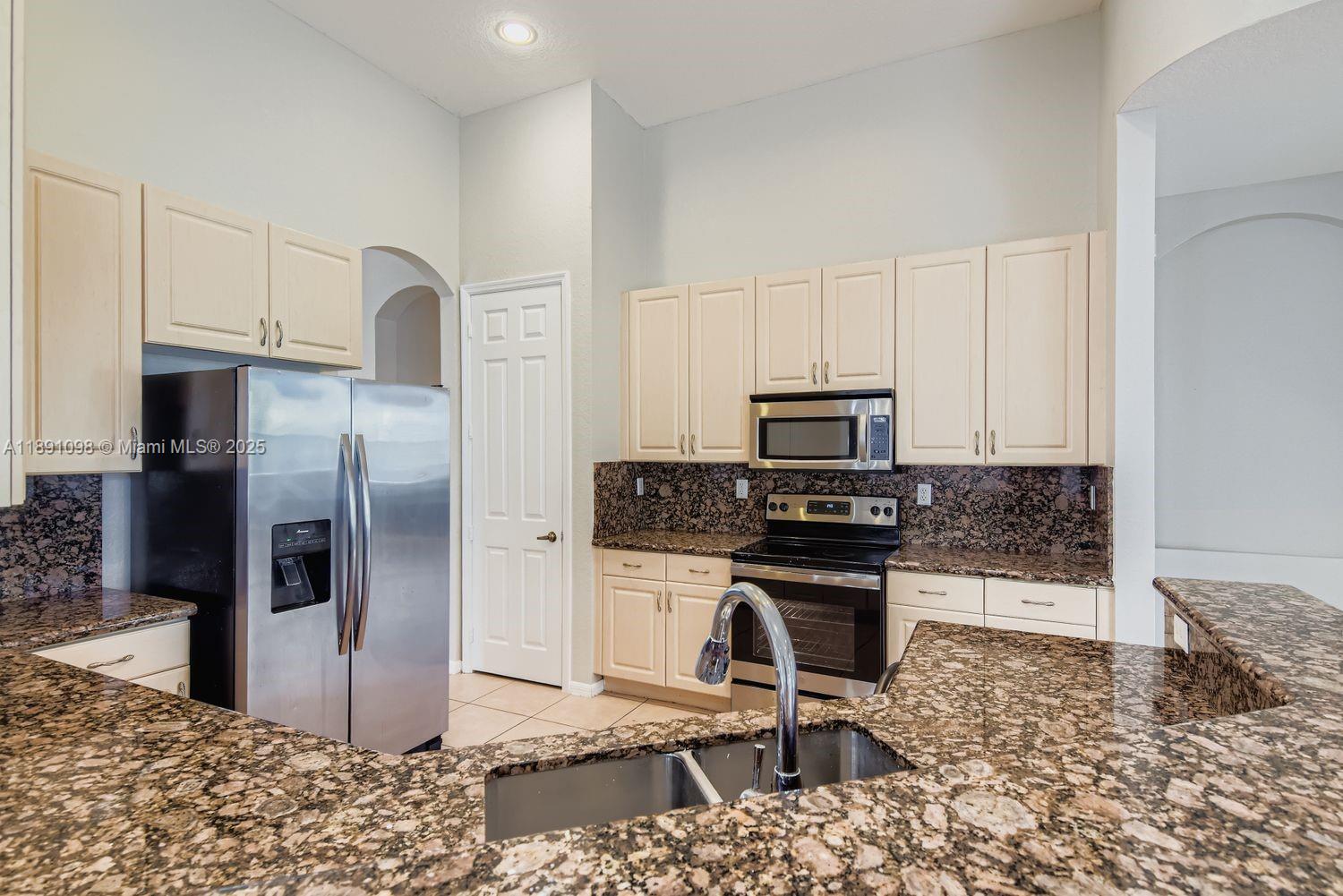 RESERVE AT HUNTINGTON 174 - Residential