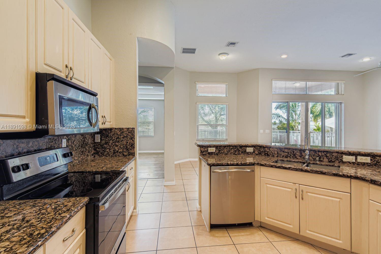 RESERVE AT HUNTINGTON 174 - Residential