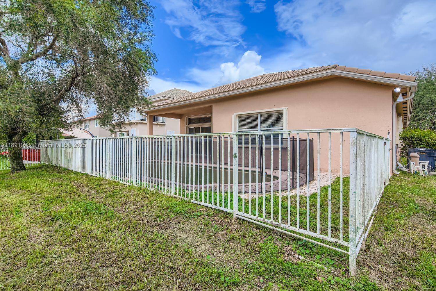 RESERVE AT HUNTINGTON 174 - Residential