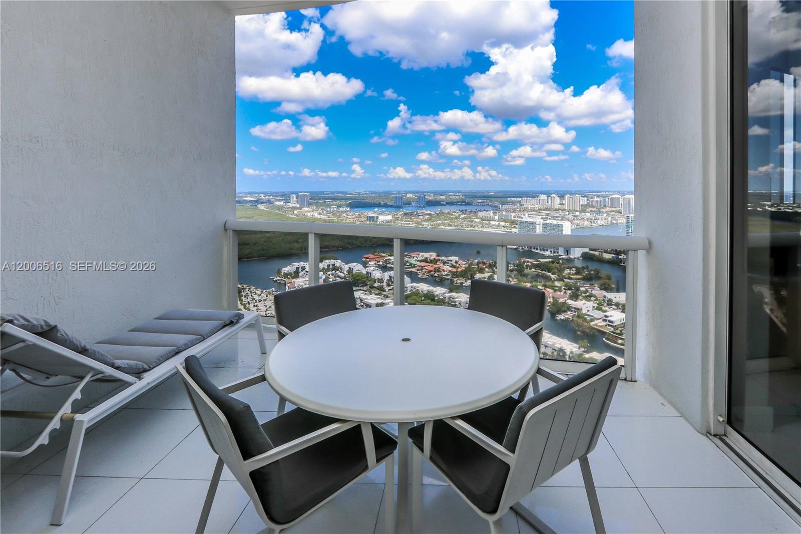 TDR TOWER II CONDO - Residential