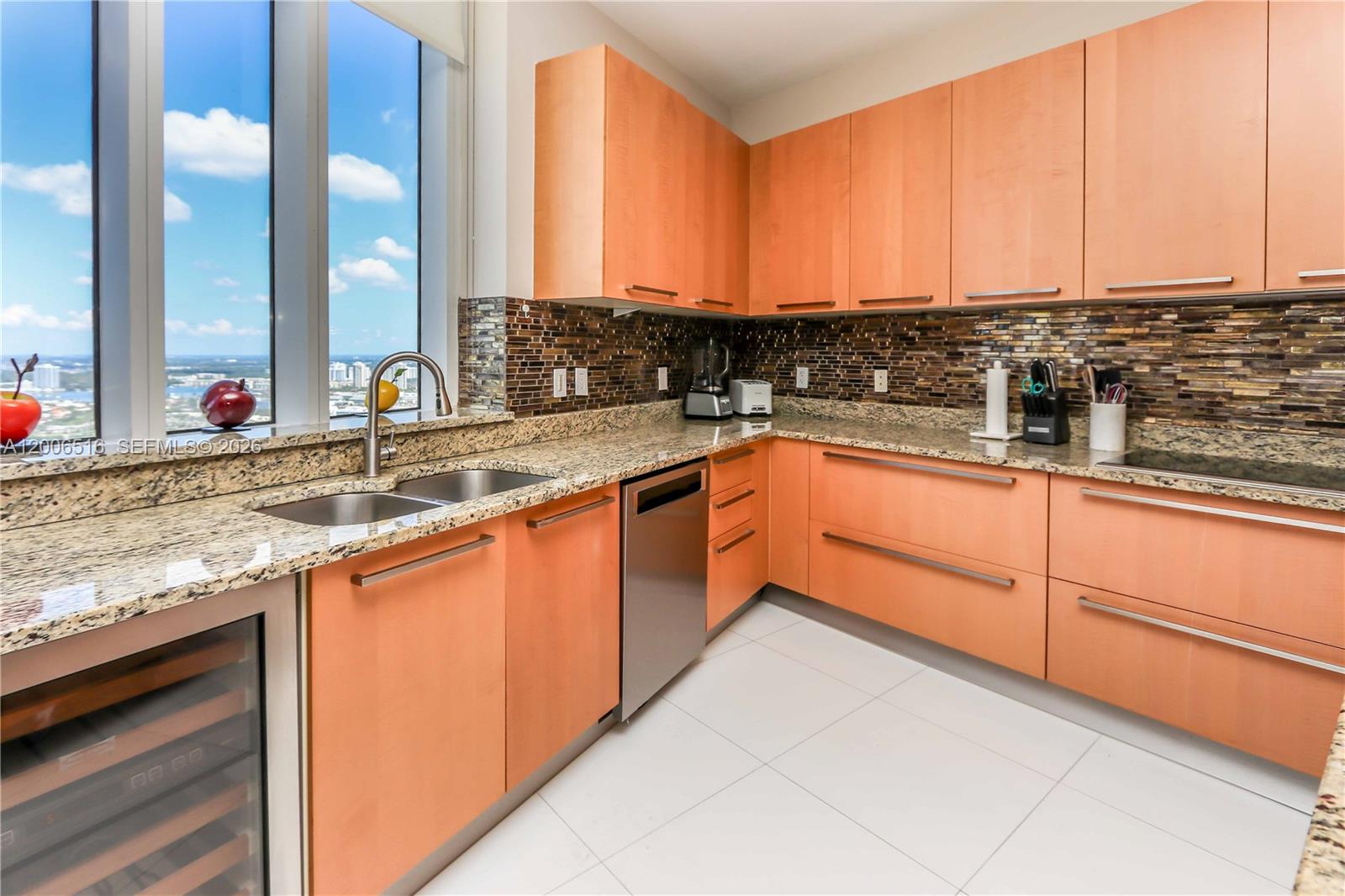 TDR TOWER II CONDO - Residential