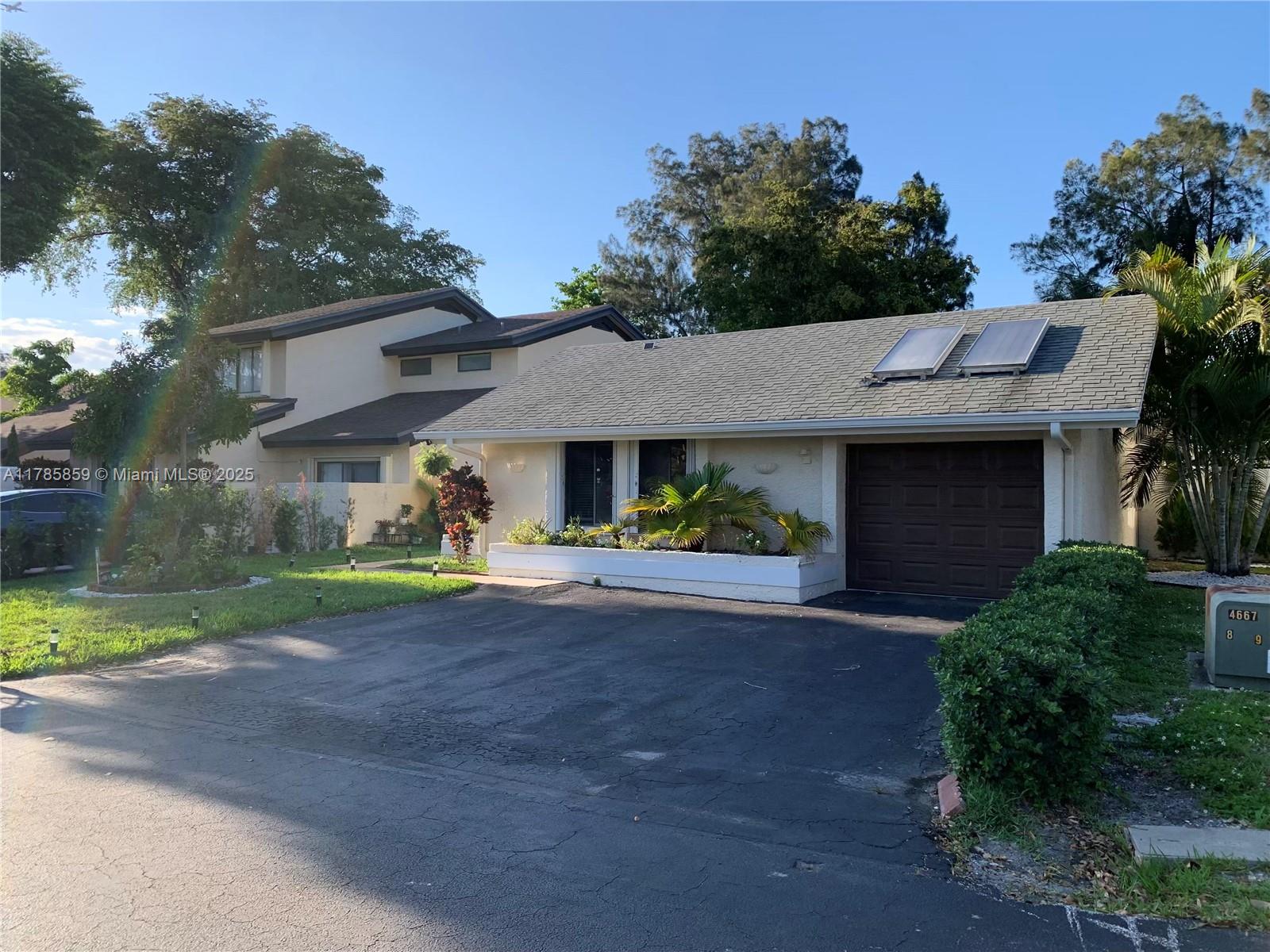 8271 Sw 39th Ct 8271, Davie, Broward County, Florida - 3 Bedrooms  
2 Bathrooms - 