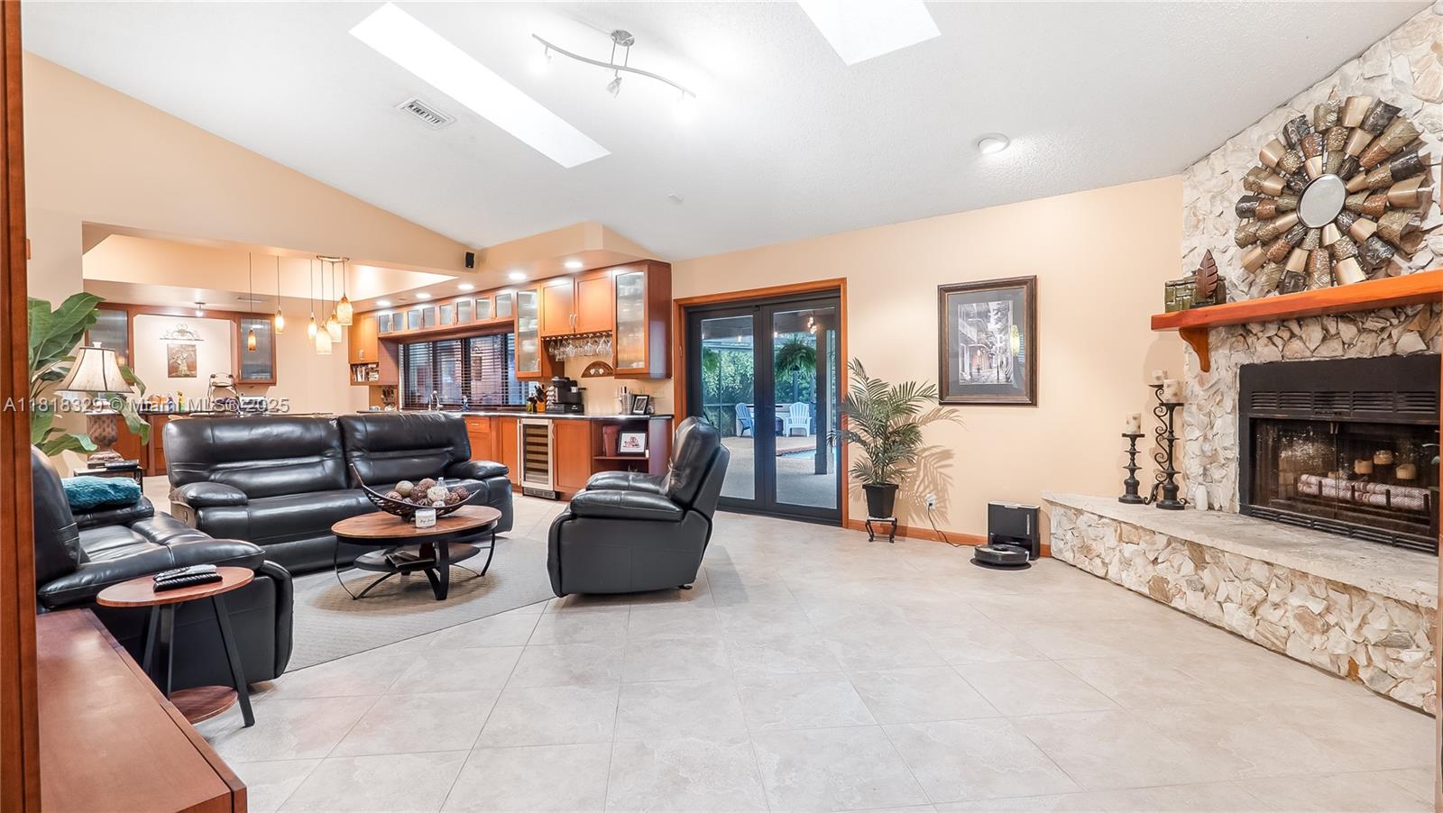 MAPLEWOOD - Residential